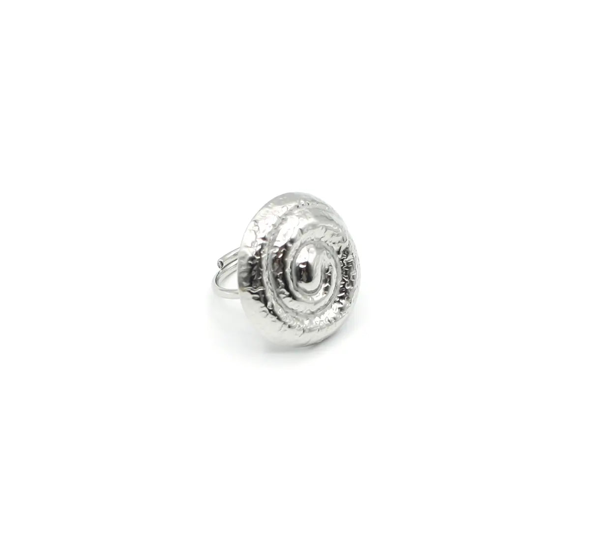 Vista lateral derecha del anillo Parthenope plateado, en acero inoxidable resistente y diseño texturizado -DELACABRA