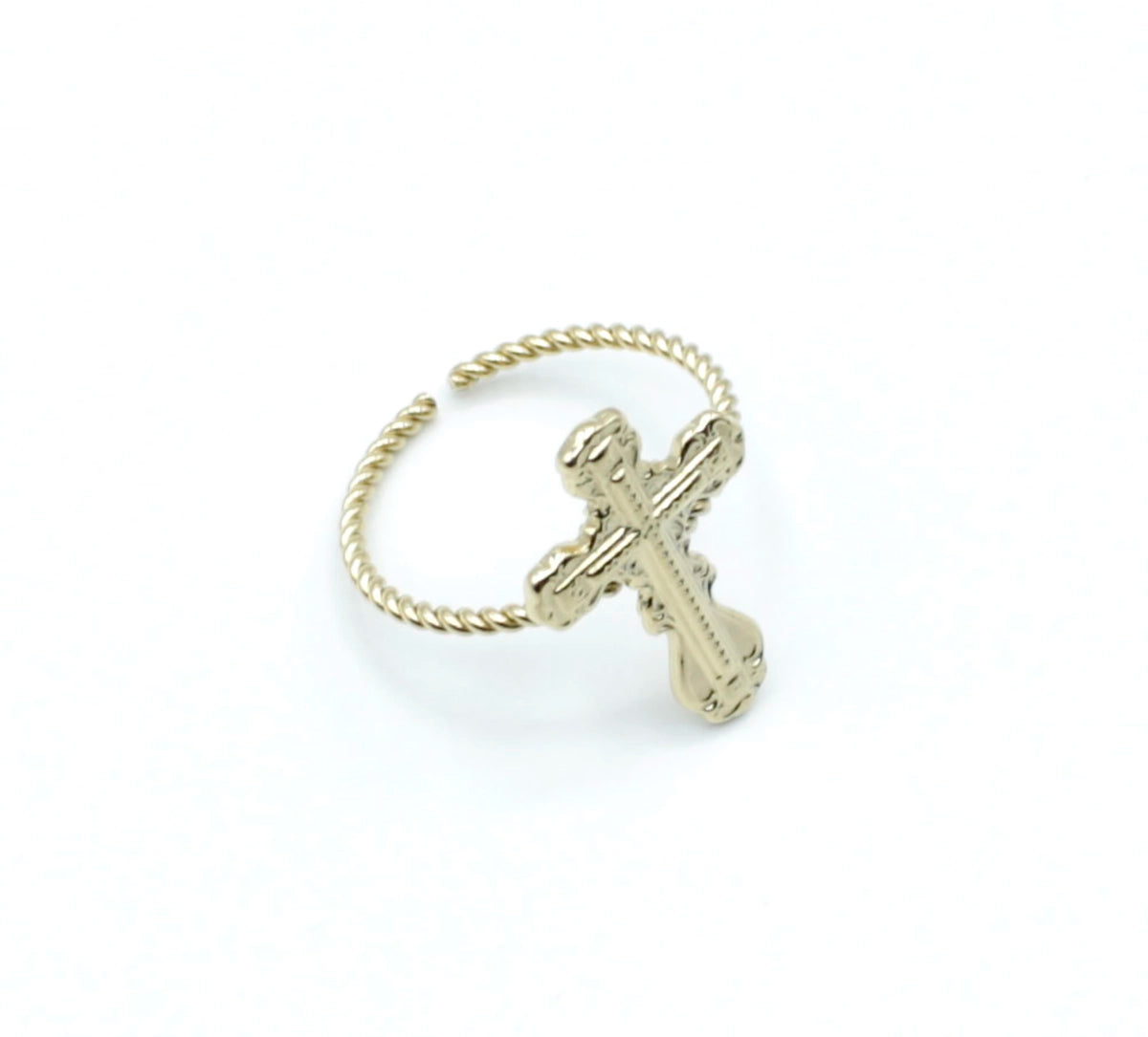 Anillo Paz acero inoxidable dorado acabado brillante, el aro el delgado con relieve que recuerda un lazo, cruz con detalles decorativos. Delacabra