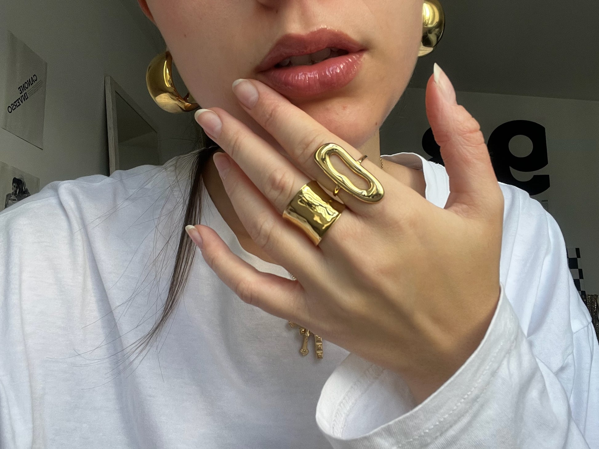 Anillo Silver tono dorado, marca DELACABRA, elegante se adapta a tu estilo. Ajustable y duradero