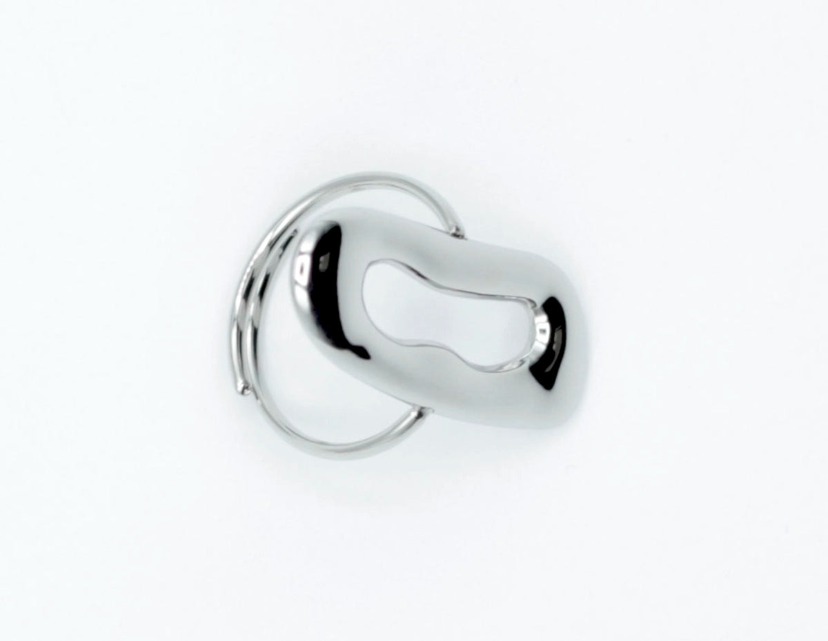 Anillo Silver tono plateado, marca DELACABRA, elegante se adapta a tu estilo. Ajustable y duradero