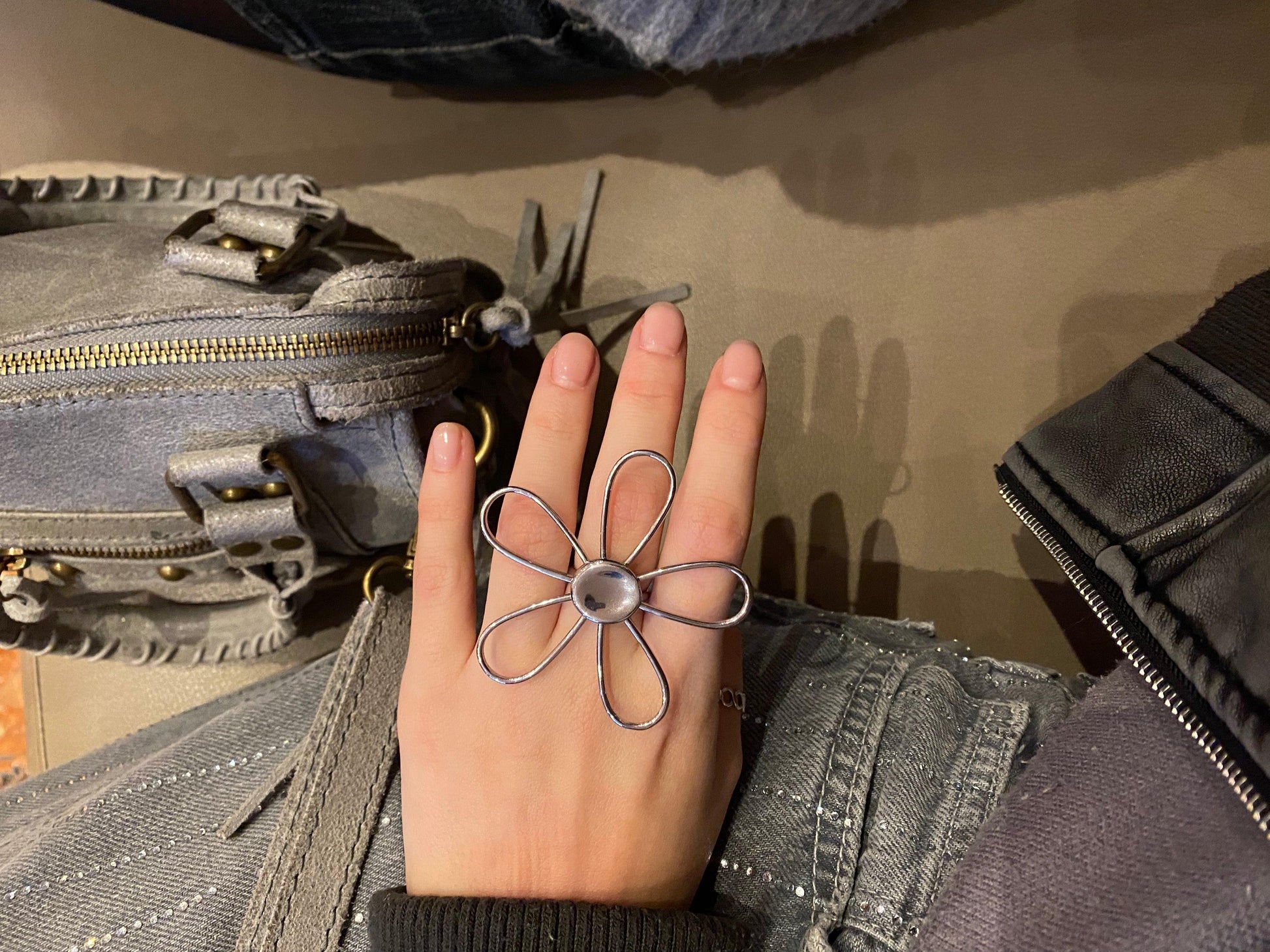 Anillo Spring, plateado, marca delacabra, anillo en forma de flor de cinco pétalos, grande, ajustable de acero inoxidable