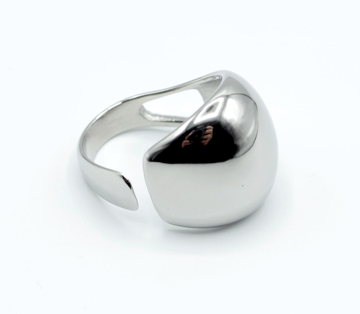 Anillo Venus marca delacabra, acero inoxidable plateado ajustable, acabado brillante espejo, ligero y versátil. Delacabra