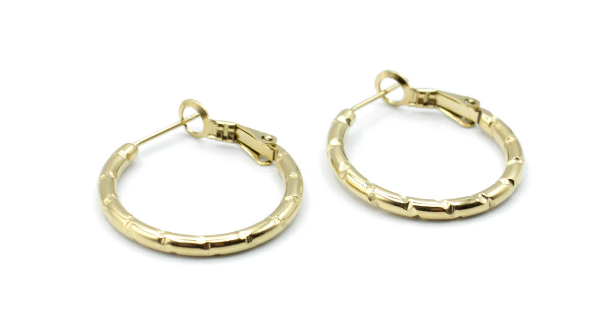 Aros Bamboo Pai dorados de acero inoxidable hipoalergénico, estilo natural inspirado en bambú -DELACABRA