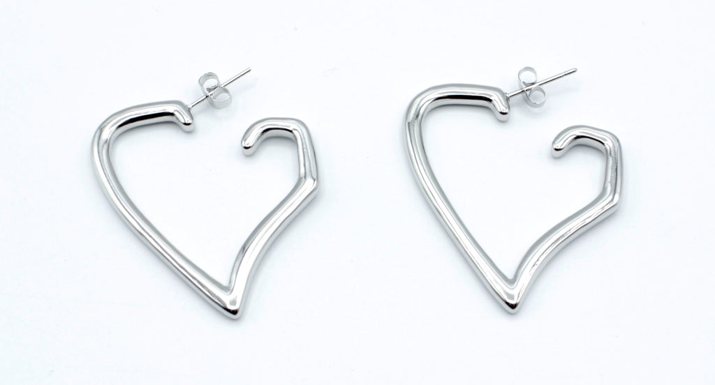 Aros plateados Born to be loved con diseño de corazón abierto, acero inoxidable resistente al agua -DELACABRA