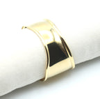 Brazalete Arena dorado con acabado espejo sobre base textil de presentación - DELACABRA