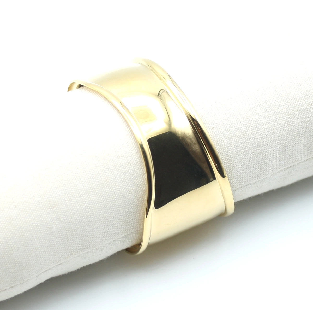 Brazalete Arena dorado con acabado espejo sobre base textil de presentación - DELACABRA