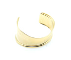Vista superior del brazalete Arena abierto, diseño minimalista y perfil ancho - DELACABRA
