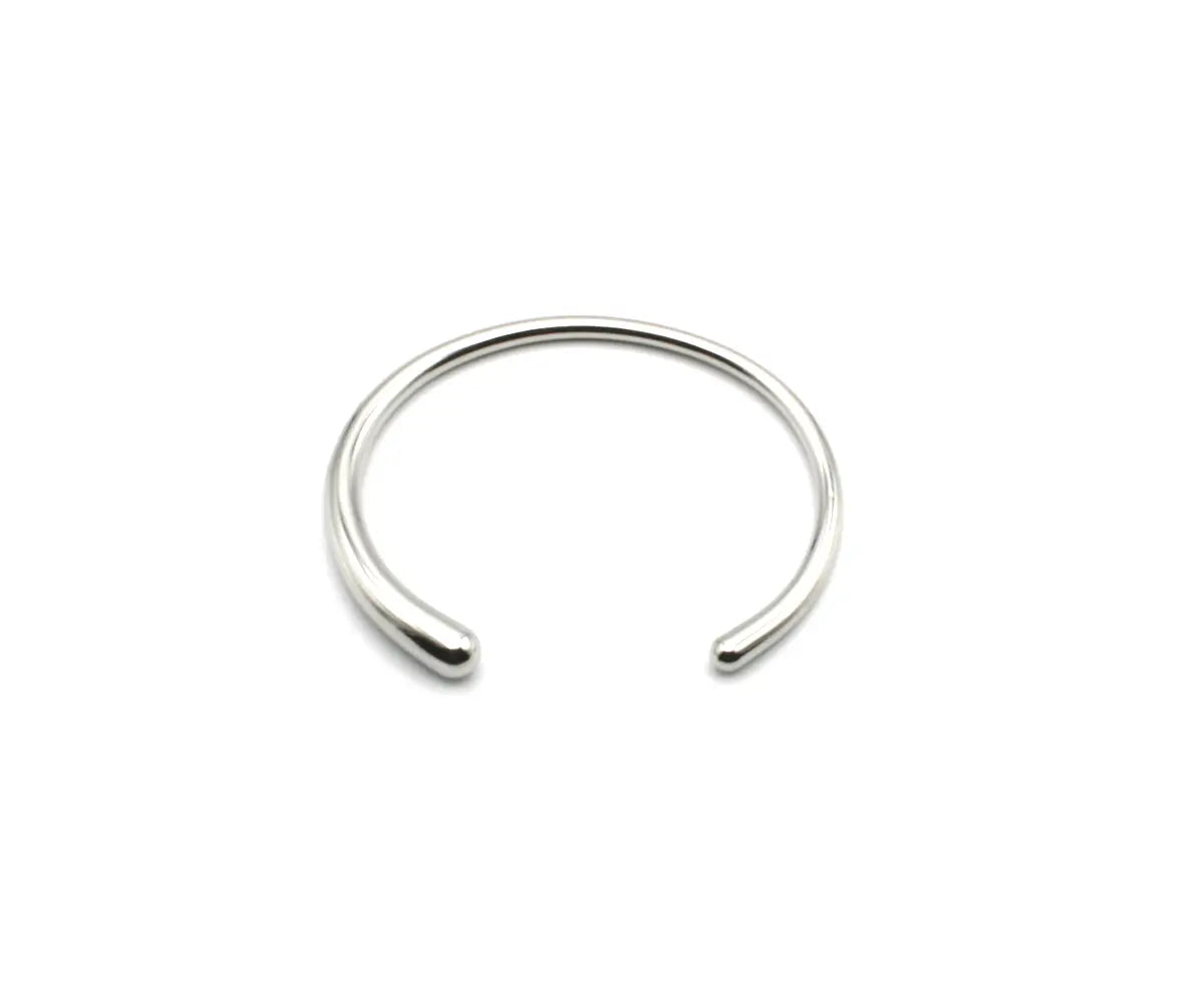 Brazalete Boreal de acero inoxidable plateado ajustable vista lateral, moderna, para usar en toda ocasión - DELACABRA