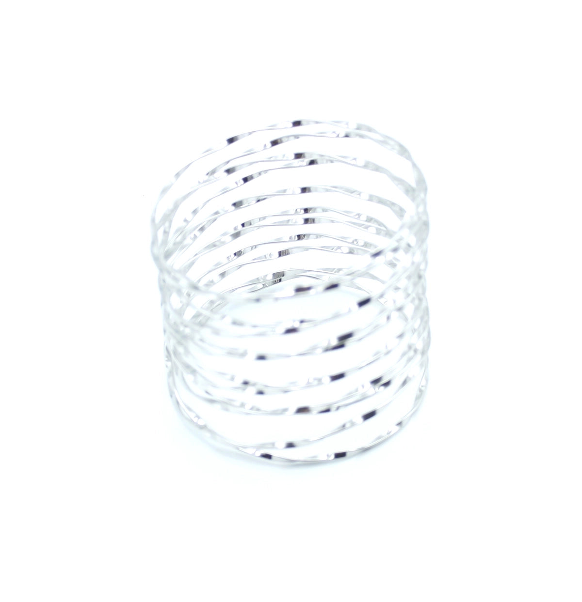 Brazalete Luz en tono plata con estructura flexible y brillo espejo - DELACABRA