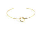 Brazalete Nude acero inoxidable dorado muy fino con un nudo marinero simple, acabado brillante, ligero y elegante - DELACABRA