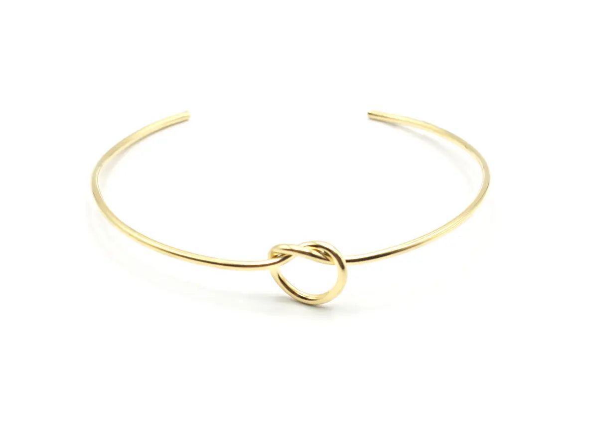Brazalete Nude acero inoxidable dorado muy fino con un nudo marinero simple, acabado brillante, ligero y elegante - DELACABRA