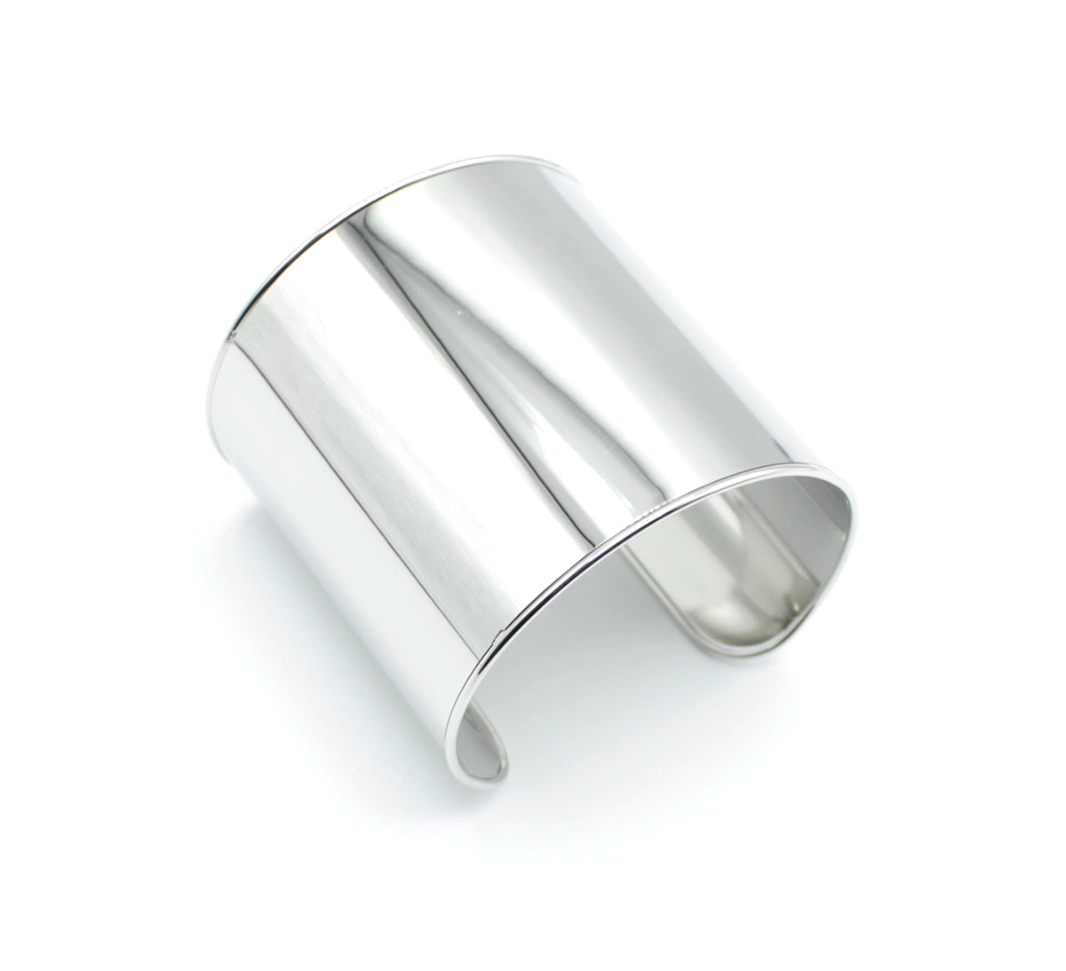 Brazalete Roma acero inoxidable plateado vista al detalle, brillo sin igual, durable y robusto - delacabra