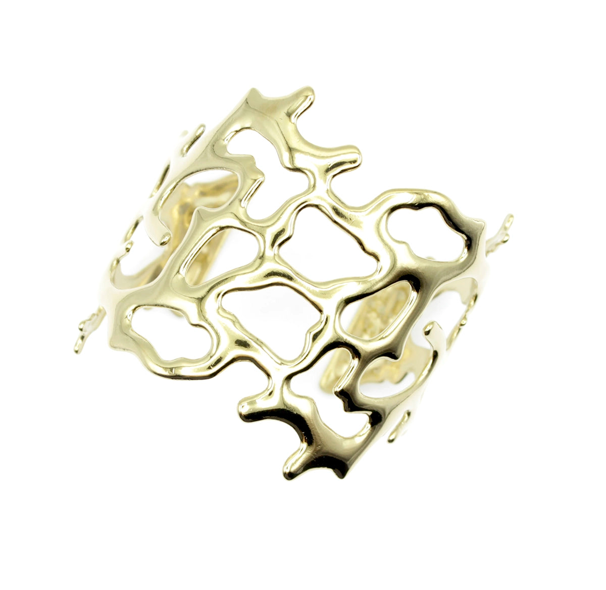Brazalete ancho calado con formas orgánicas en acabado dorado, acero inoxidable hipoalergénico, resistente al agua, ajustable y duradero -DELACABRA