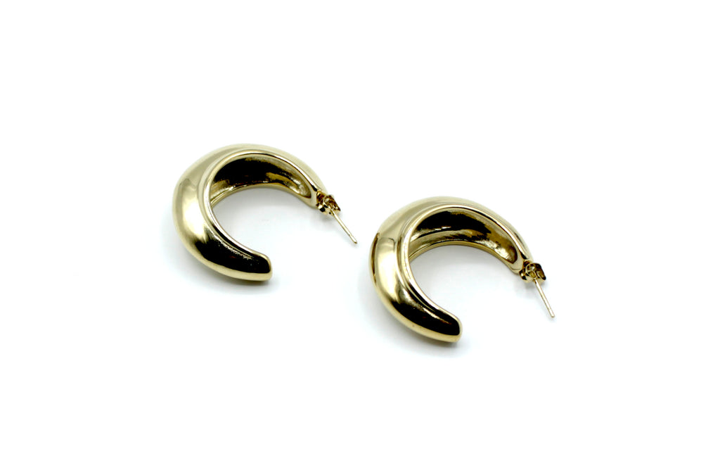Pendientes Cadaqués medio aro dorados, diseño pulido de acero inoxidable resistente al agua -DELACABRA