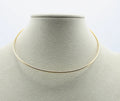 Choker Rosé acero inoxidable dorado exhibido en un expositor, linea de metal sencillo, básico, ligero y elegante. - delacabra