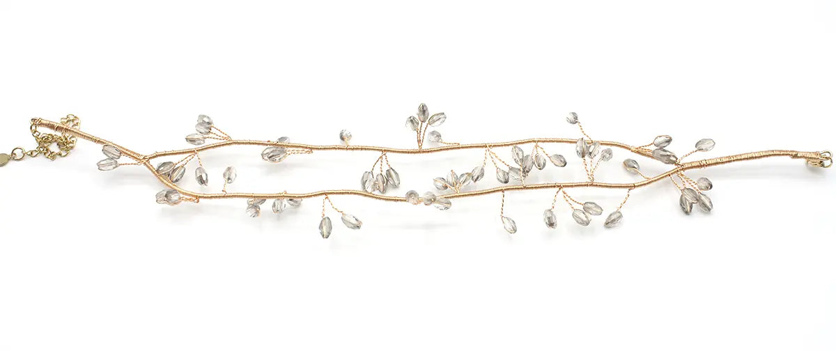 Detalle del cierre de mosquetón y cadena extensora del choker Wanderlust plata. Acero waterproof DELACABRA.