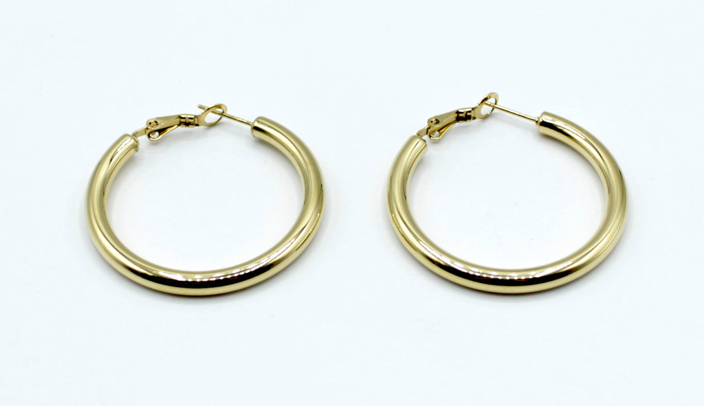 Aros Classic dorados en acero inoxidable duradero, diseño minimalista elegante y versátil -DELACABRA