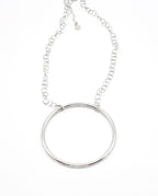 Collar Charlotte acero inoxidable plateado, accesorio de moda versátil y ligero, hipoalergénico y resistente. DELACABRA