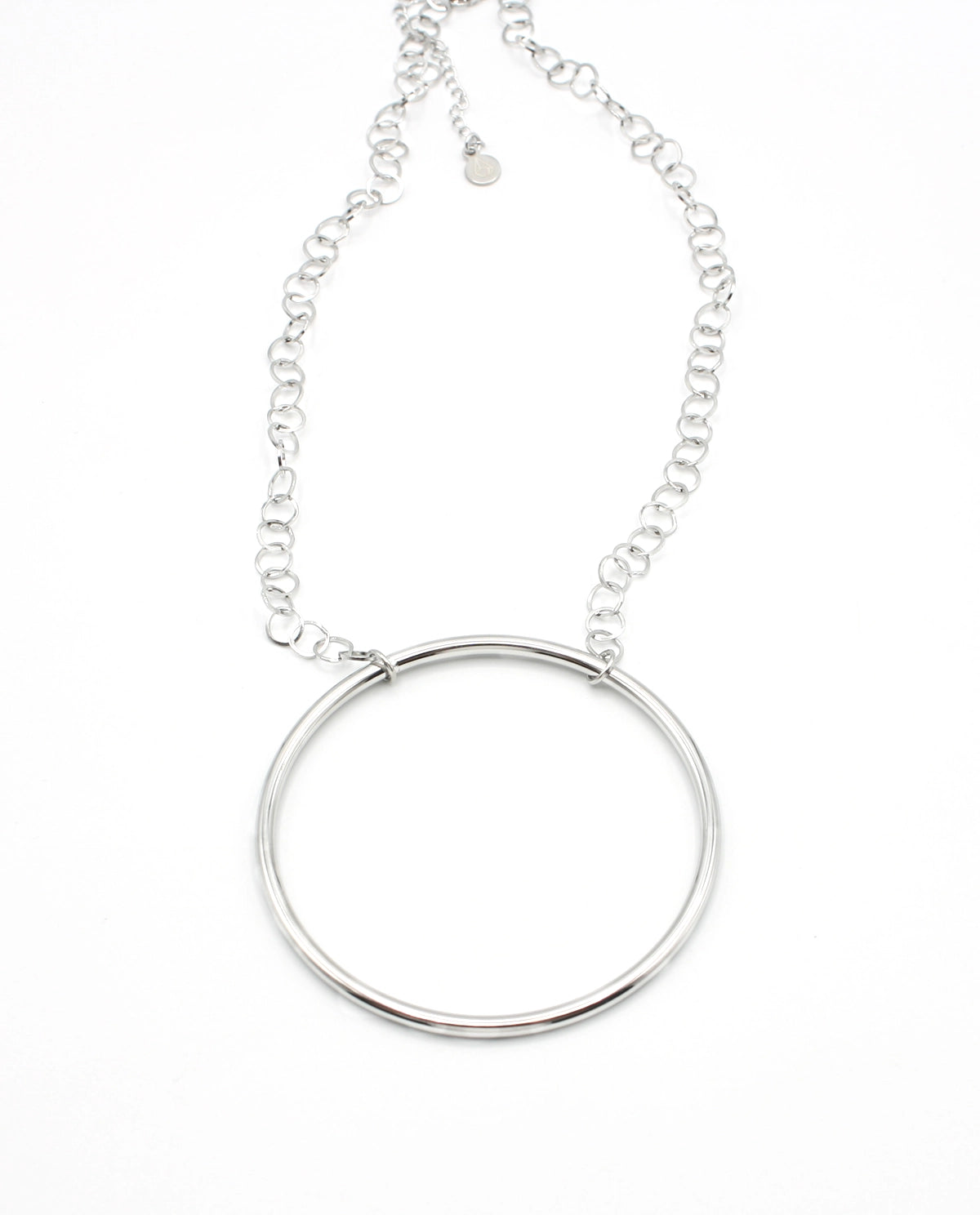 Collar Charlotte acero inoxidable plateado, accesorio de moda versátil y ligero, hipoalergénico y resistente. DELACABRA