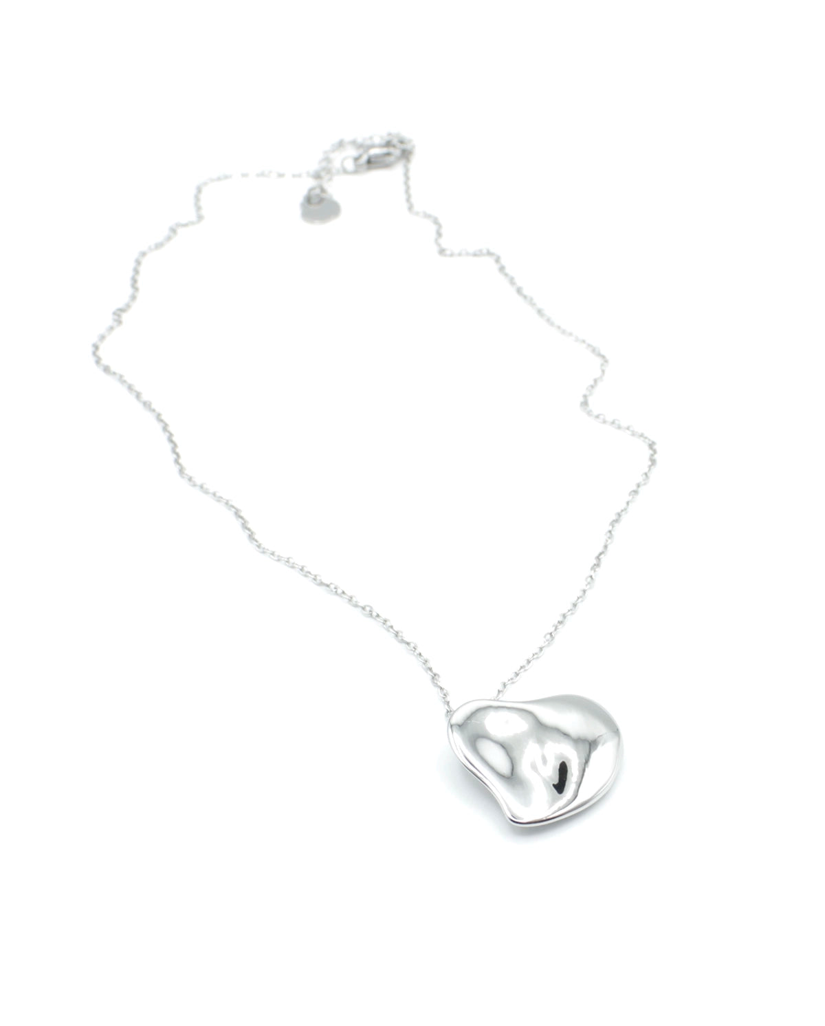 Collar Cloud acero inoxidable plateado cadena fina delicada y resistente con un colgante en forma de corazón diseño artístico y moderno - delacabra
