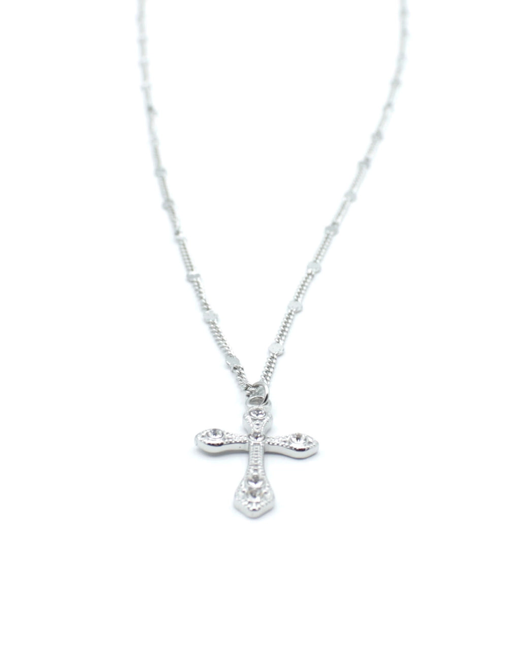 Collar Cross acero inoxidable plateado, una joya muy  versatil para usar en todo momento. - delacabra