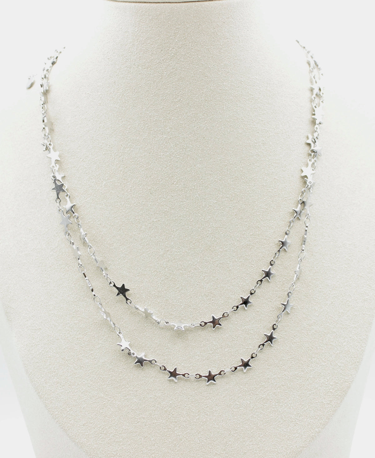 Collar Doble Van Gogh acero inoxidable plateado, combina delicadeza y movimiento, con estrellas pulidas distribuidas de forma armoniosa a lo largo de toda la cadena. - DELACABRA