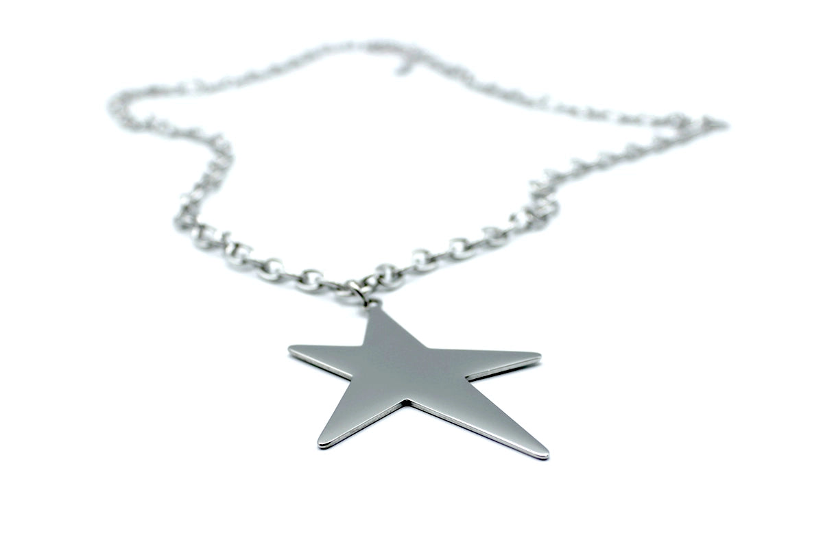 Collar Estrella acero inoxidable plateado, estrella de cinco puntas diseño robusto y moderno- delacabra