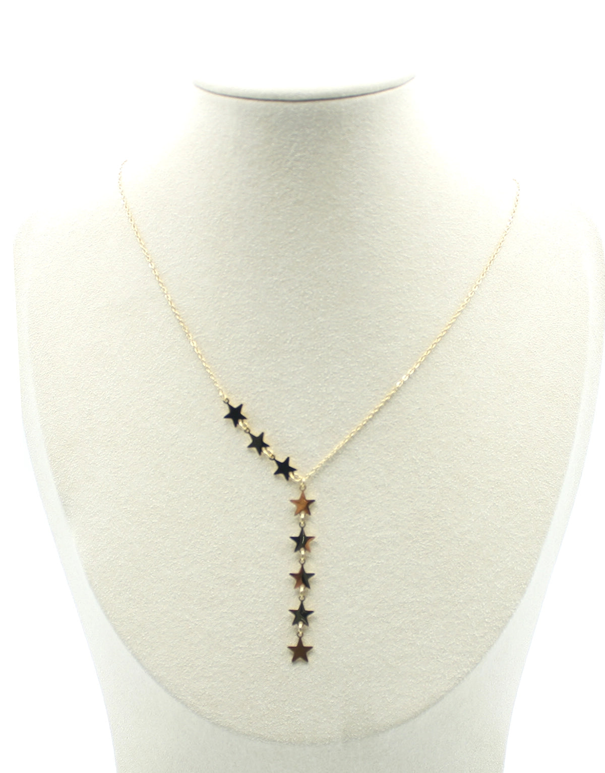 Collar dorado con cadena fina y estrellas colgantes, expuesto sobre busto claro.