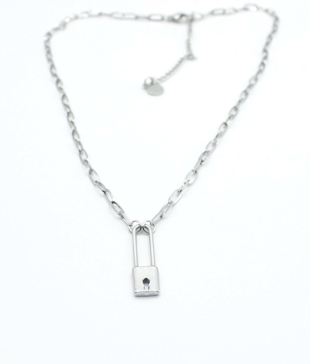 Collar Locked acero inoxidable plateado, concepto minimalista del colgante, diseño de candado antiguo, acabado brillante. - delacabra