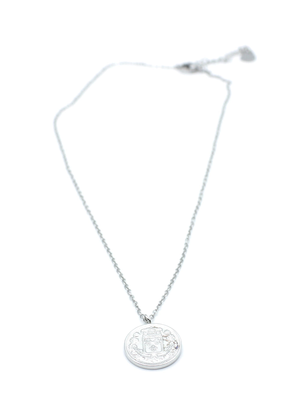 Collar Medaillon acero inoxidable plateado cadena fina y colgante que imita el estilo de una moneda francesa, un busto femenino coronado con hojas, alegoría de Marianne. - DELACABRA