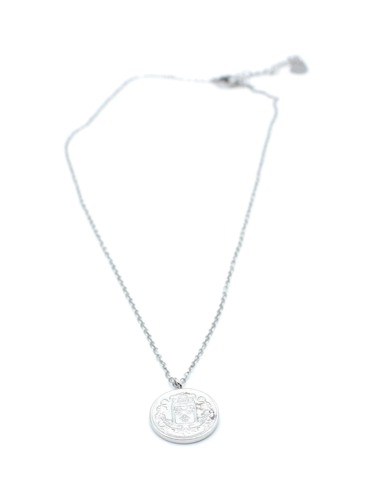 Collar Medaillon acero inoxidable plateado cadena fina y colgante que imita el estilo de una moneda francesa, un busto femenino coronado con hojas, alegoría de Marianne. - DELACABRA