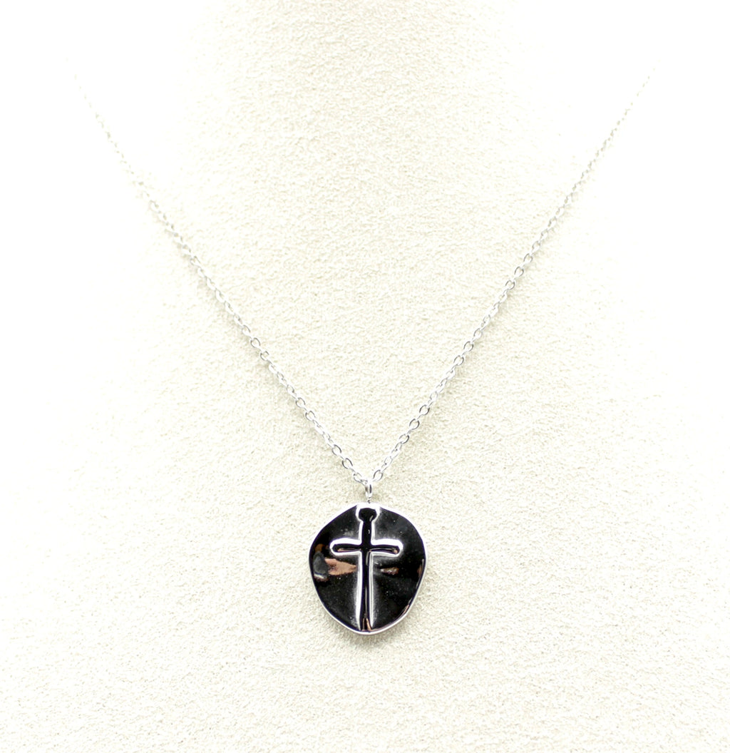 Collar Santa acero inoxidable plateado, detalle minimalista en el colgante con la cruz en alto relieve por un lado y bajo relieve por el otro. - DELACABRA