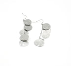 Pendientes Guía acero inoxidable plateado, ligeros y durables, modernos y versátiles. Delacabra