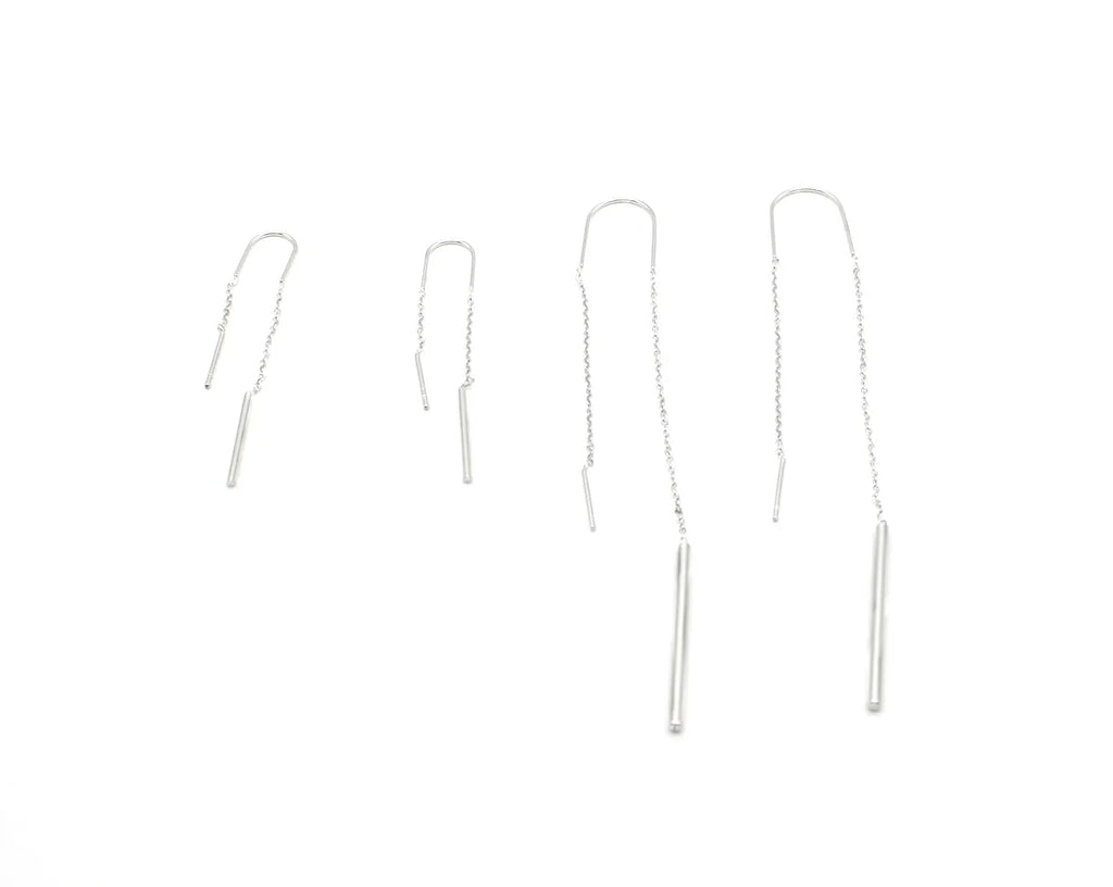 Pendientes Light Bridge plateados de acero inoxidable, innova tu look, combinable con otros pendientes, outfit único, resistentes e hipoalergénicos. DELACABRA SHOP