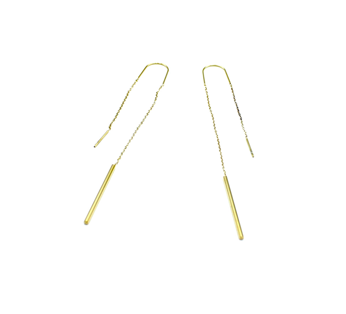 Pendientes Light Bridge dorados de acero inoxidable, en sus versiones larga o corta, se pueden combinar creando así un look moderno. - DELACABRA