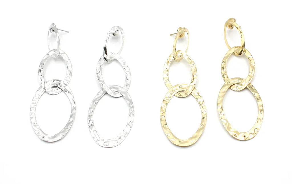 Pendientes Nicols acero inoxidable plateado y dorado, diseño moderno con textura martillada, acabado brillante, resistente al agua, elegante y versátil. DELACABRA SHOP