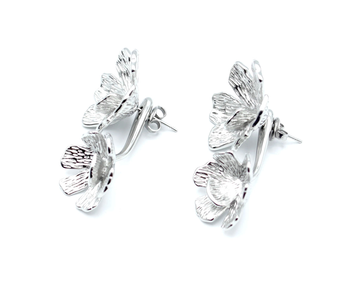 Pendientes Alma acero inoxidable plateado ideal para quienes buscan destacar con un detalle sutil y encantador, hipoalergénico. - DELACABRA