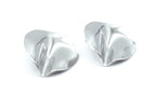 Pendientes Beso acero inoxidable plateado perfecto para destacar con un accesorio llamativo y elegante. Pieza que combina modernidad y distinción. - DELACABRA