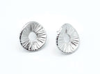 Pendientes Bianca acero inoxidable plateado acabado minimalista, perfectos para  realzar tus looks diários o de cualquier ocasión, cierre de mariposa. - DELACABRA