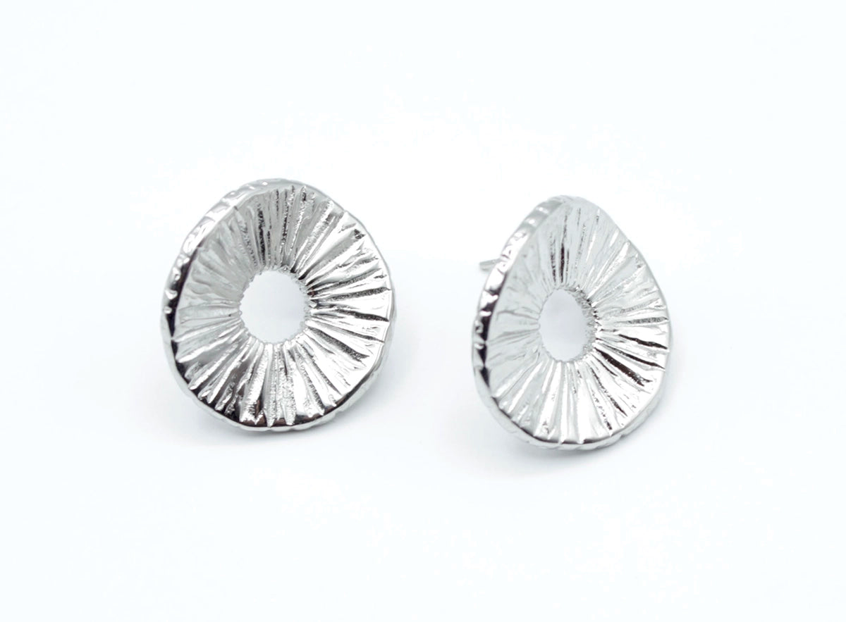 Pendientes Bianca acero inoxidable plateado acabado minimalista, perfectos para  realzar tus looks diários o de cualquier ocasión, cierre de mariposa. - DELACABRA