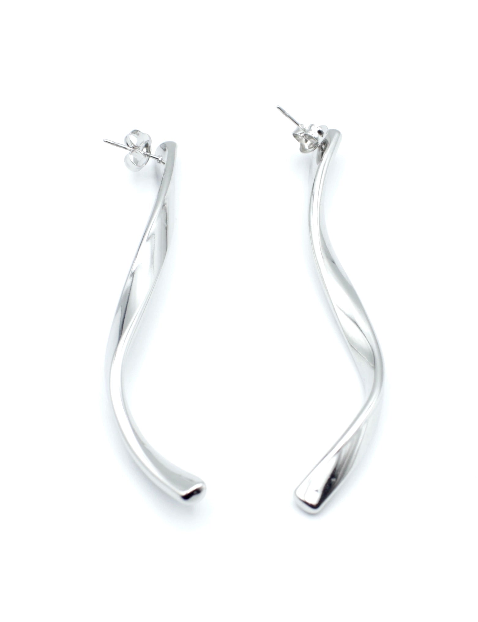 Pendientes Eau acero inoxidable plateado ideales para toda ocasión desde casual a elegante. Su forma alargada realza el rostro. - DELACABRA