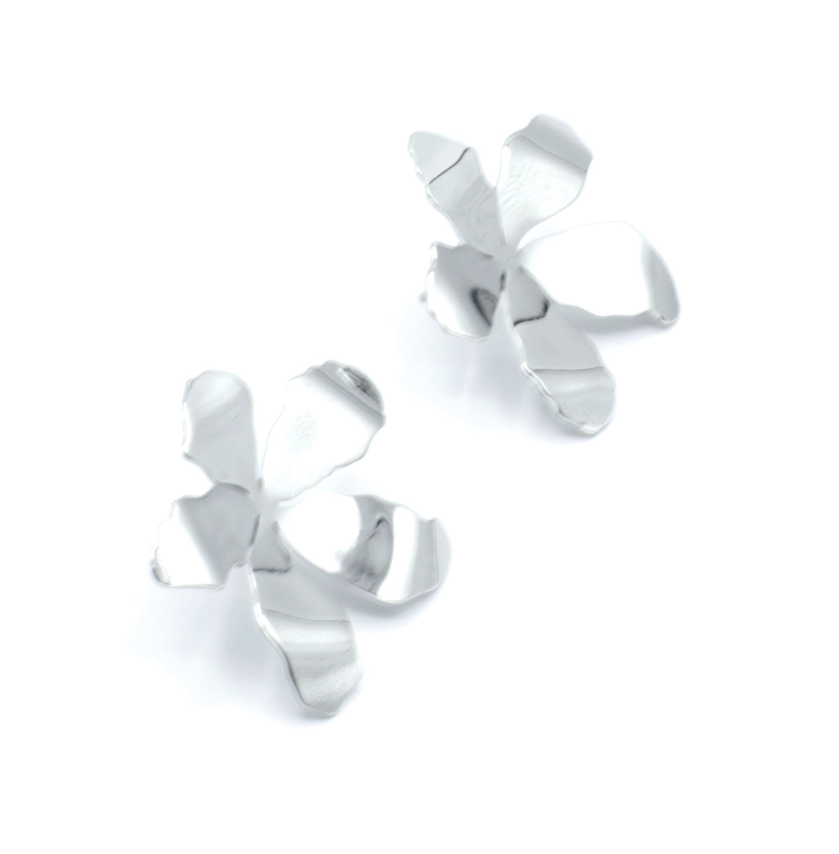 Pendientes  Flor acero inoxidable plateado, inspirados en la naturaleza, pura energía para tu outfit, hipoalergénico, brillante y resistente . - DELACABRA