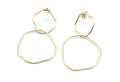 Pendientes Grace acero inoxidable dorado, diseño de dos aros de forma irregular unidos, acabado brillante y cierre de mariposa. - DELACABRA