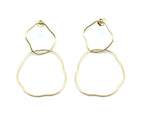 Pendientes Grace acero inoxidable dorado, modernos, ligeros, perfectos para elevar cualquier look, hipoalergénico y resistente. - DELACABRA