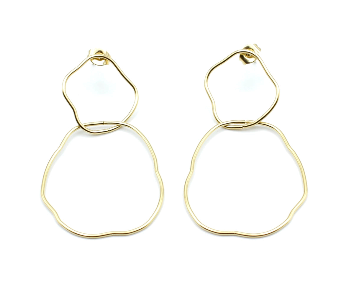 Pendientes Grace acero inoxidable dorado, modernos, ligeros, perfectos para elevar cualquier look, hipoalergénico y resistente. - DELACABRA