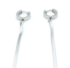 Pendientes Light acero inoxidable plateado, elegante y sobrio que aporta movimiento y un estilo sofisticado, cómodos de llevar, hipoalergénico y durables. - DELACABRA