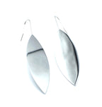 Pendientes Magic Leaves acero inoxidable plateado efecto espejo de inigualable brillo, ligeros y cómodos. - DELACABRA 