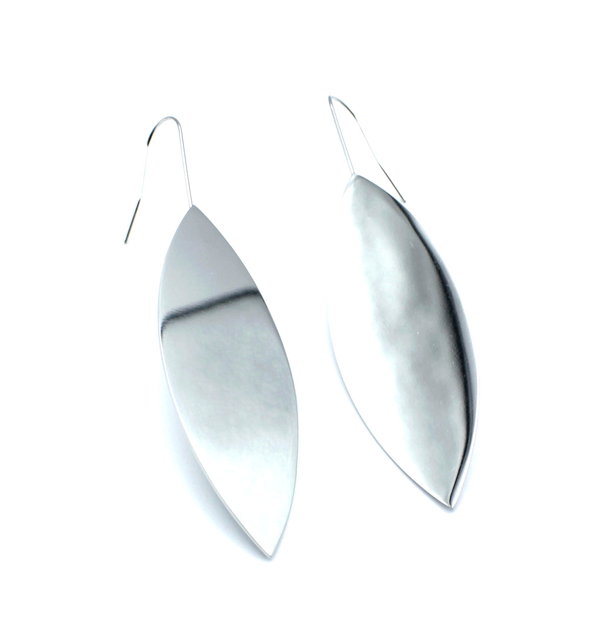 Pendientes Magic Leaves acero inoxidable plateado efecto espejo de inigualable brillo, ligeros y cómodos. - DELACABRA 