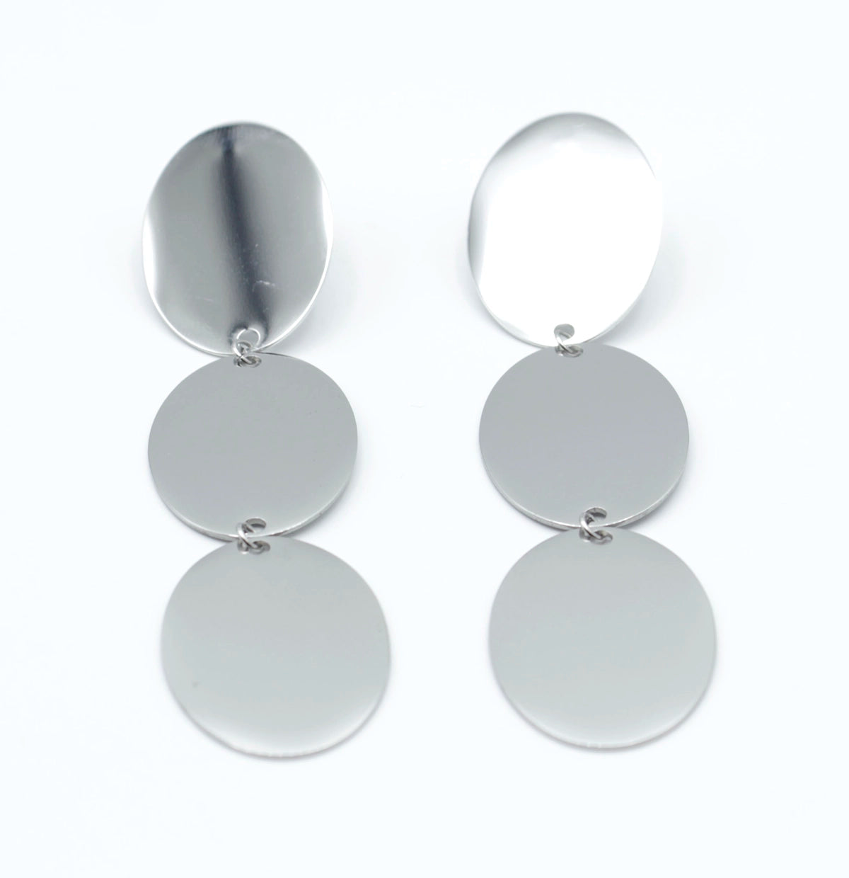 Pendientes Martini plateados en acero inoxidable con caída vertical de tres piezas ovaladas, hipoalergénicos, resistentes al agua y de gran durabilidad-DELACABRA