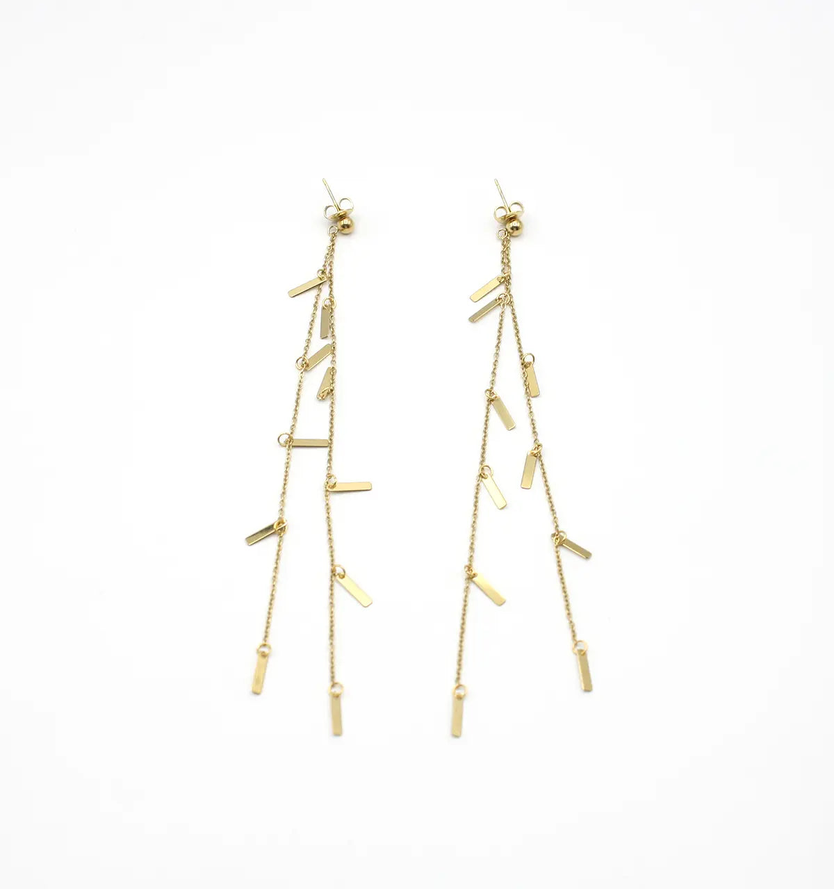 Pendientes dorados Skyline con hileras de cadenas y barritas de acero. Joya amable con la piel de DELACABRA.